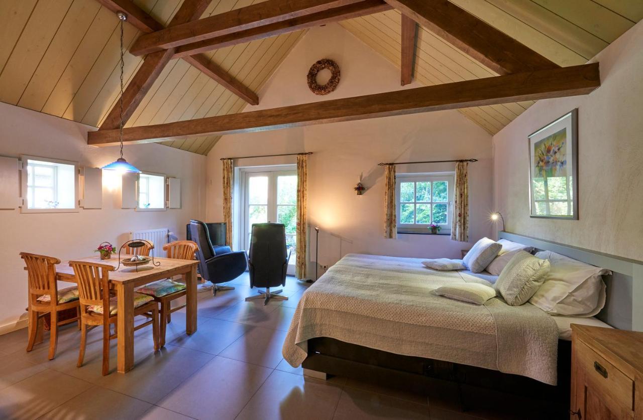 Kamer met Kingsize Bed en Uitzicht op de Tuin