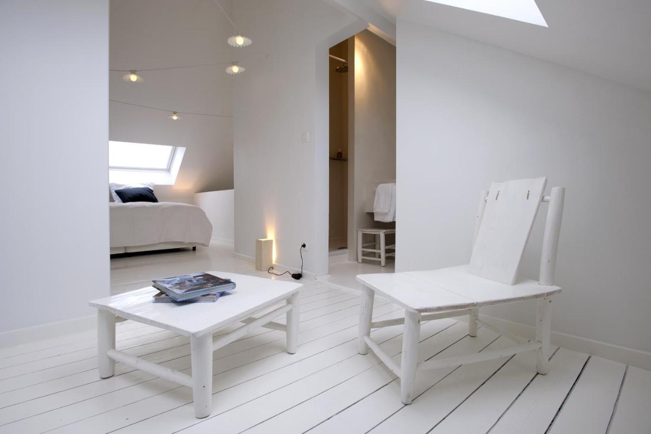 Tweepersoonskamer met 2 Aparte Bedden en Douche