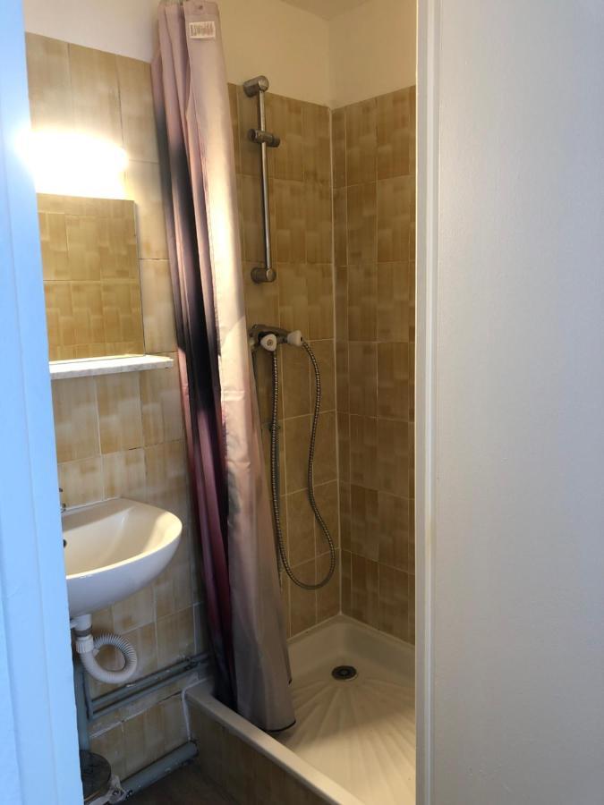 Standard Double Room Shower,1040042224:JPEG