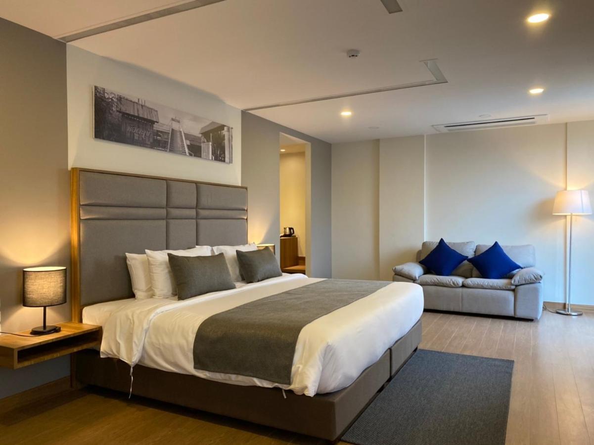 Suite Pool View