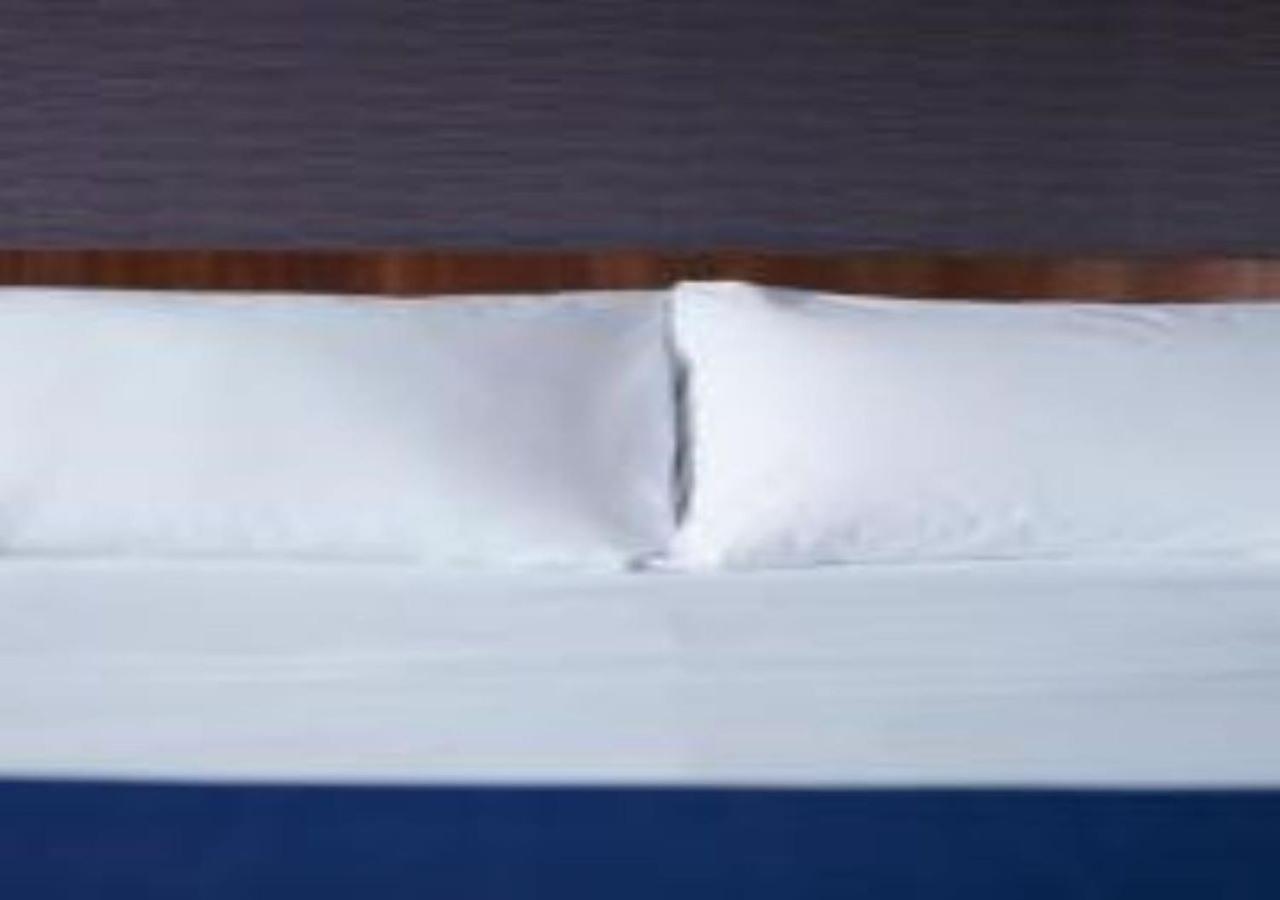Standaard Tweepersoonskamer met 2 Aparte Bedden en Gratis Warm Ontbijt