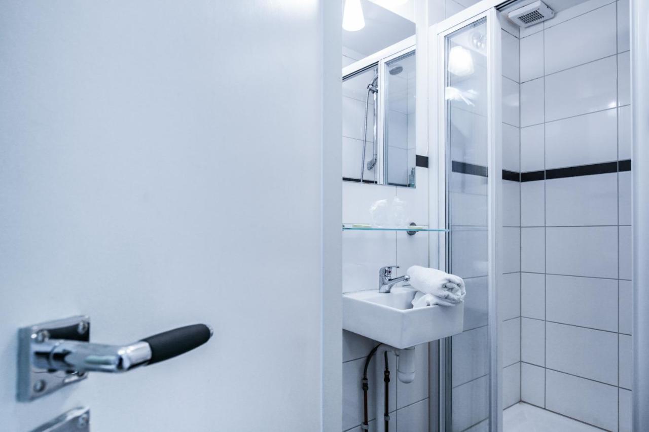 Tweepersoonskamer met Gedeelde Badkamer