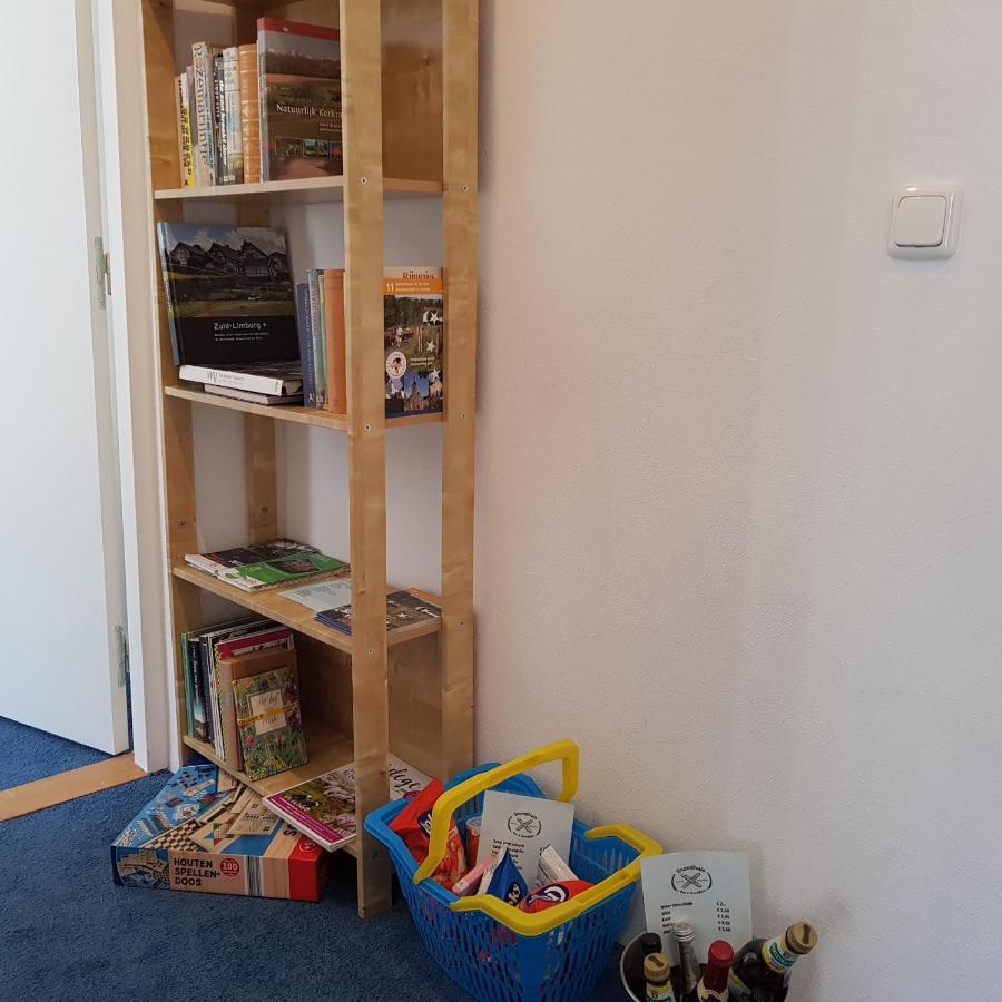 Tweepersoonskamer met 2 Aparte Bedden en Eigen Badkamer