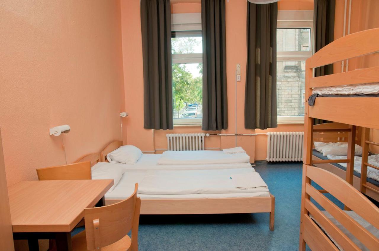 Bed in een Gemengde Slaapzaal met 6 Bedden