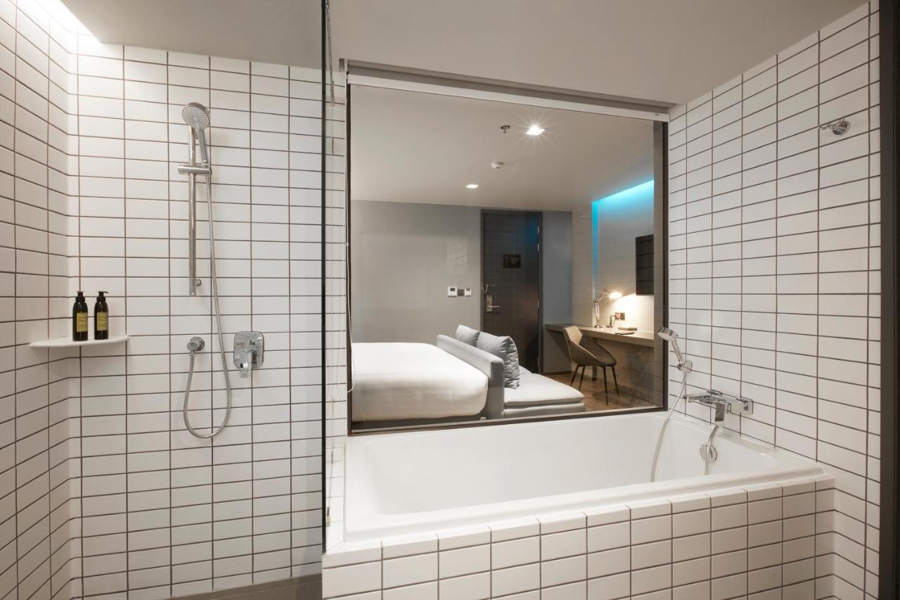 Deluxe Double Room Bath