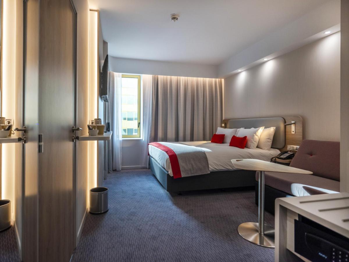 Standaard Kamer met Queensize Bed en Eenpersoonsslaapbank - Gratis Ontbijt
