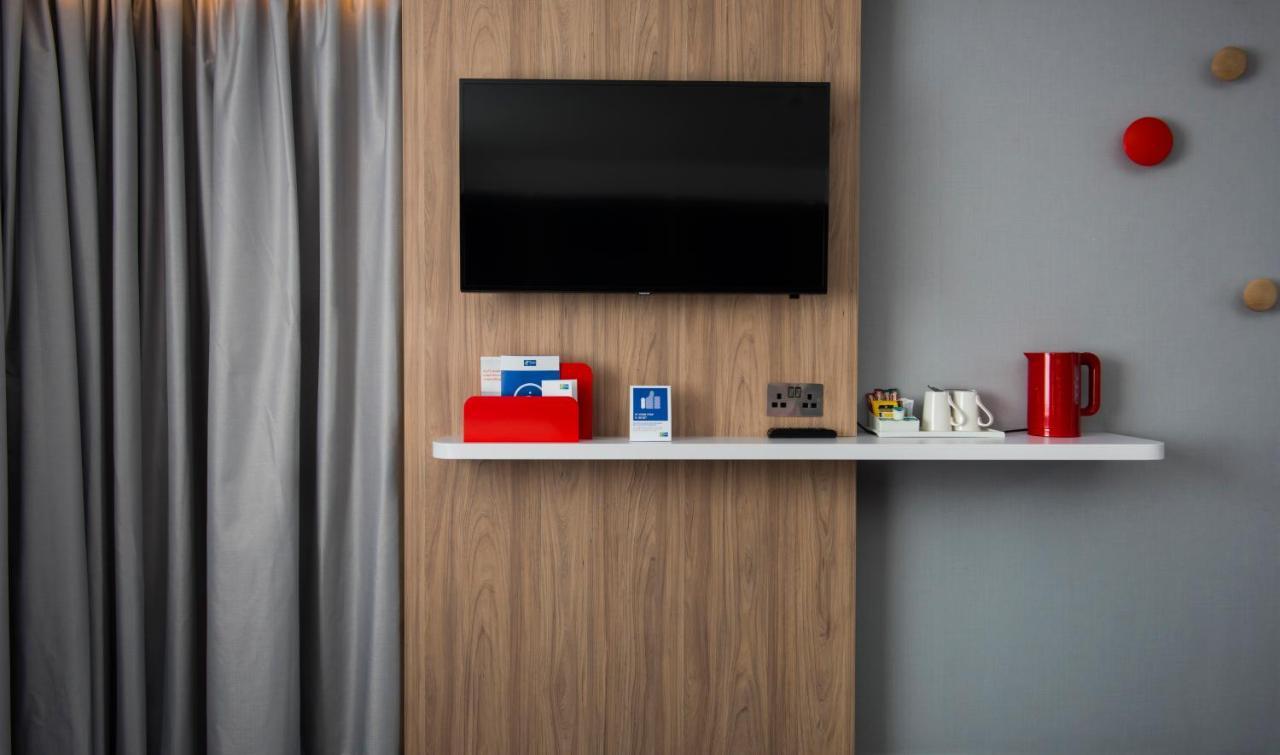 Standaardkamer met twee aparte bedden met uitzicht op de stad en gratis warm ontbijt