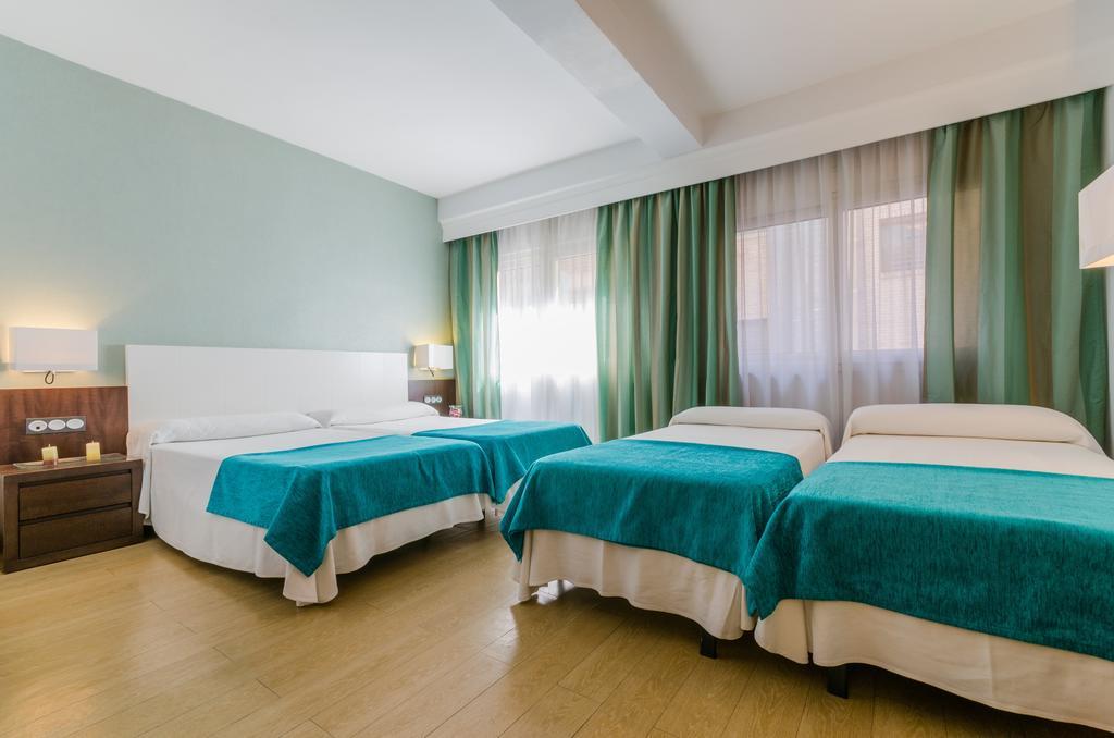 Double Room 2 Extra Beds