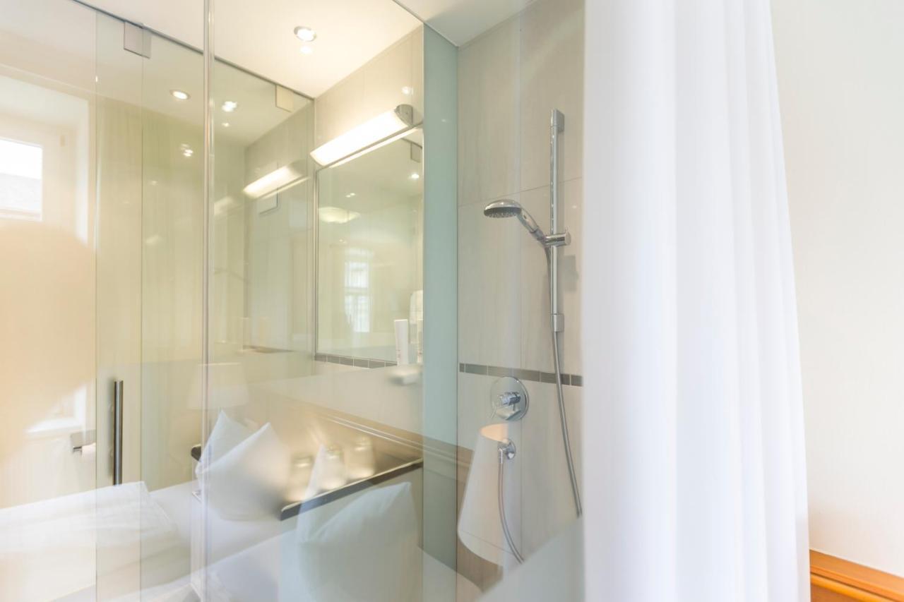 Economy Glass Bathroom Room