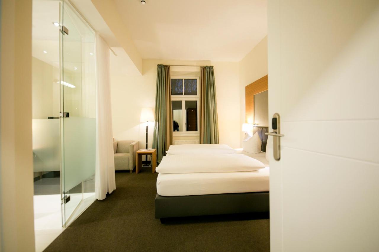 Economy Glass Bathroom Room