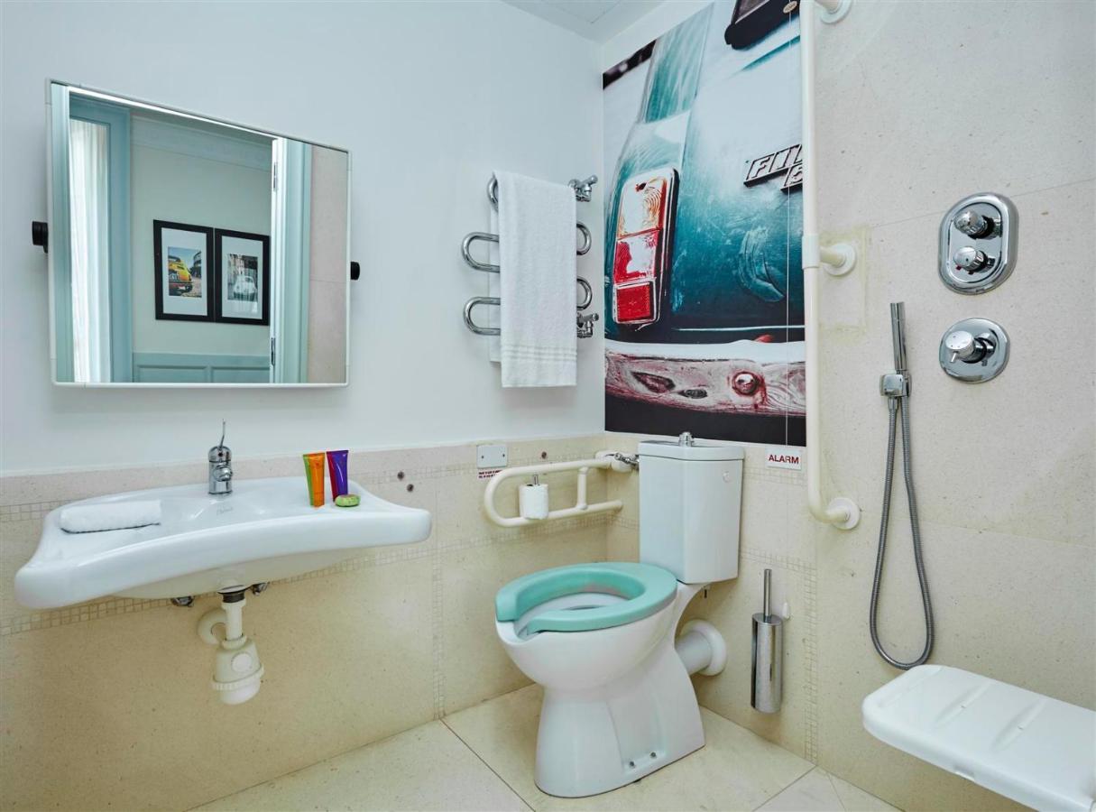 Standaard Kamer met 1 Queensize Bed - Geschikt voor Gasten met Beperkte Mobiliteit