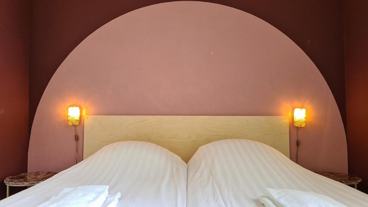 Vierpersoonskamer met Gedeelde Badkamer en Gedeeld Toilet