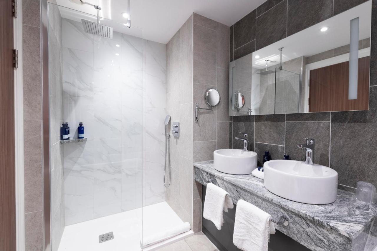 Executive King Room River View Converts to Twin Beds