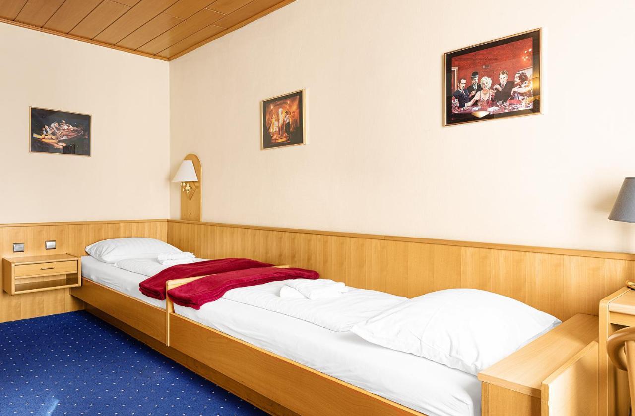 Tweepersoonskamer met 1 of 2 Bedden en Eigen Badkamer