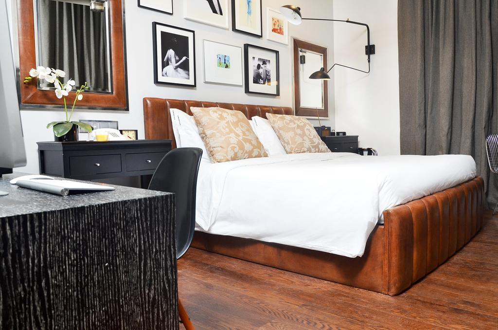 Kleine Kamer met Uitzicht op de Straat