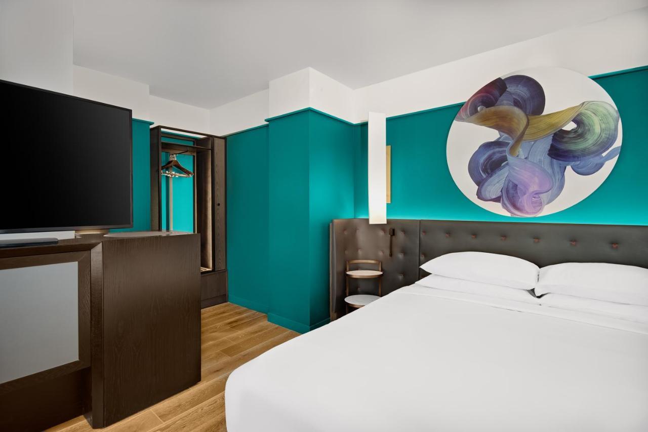Kamer met Kingsize Bed en Uitzicht op de Stad