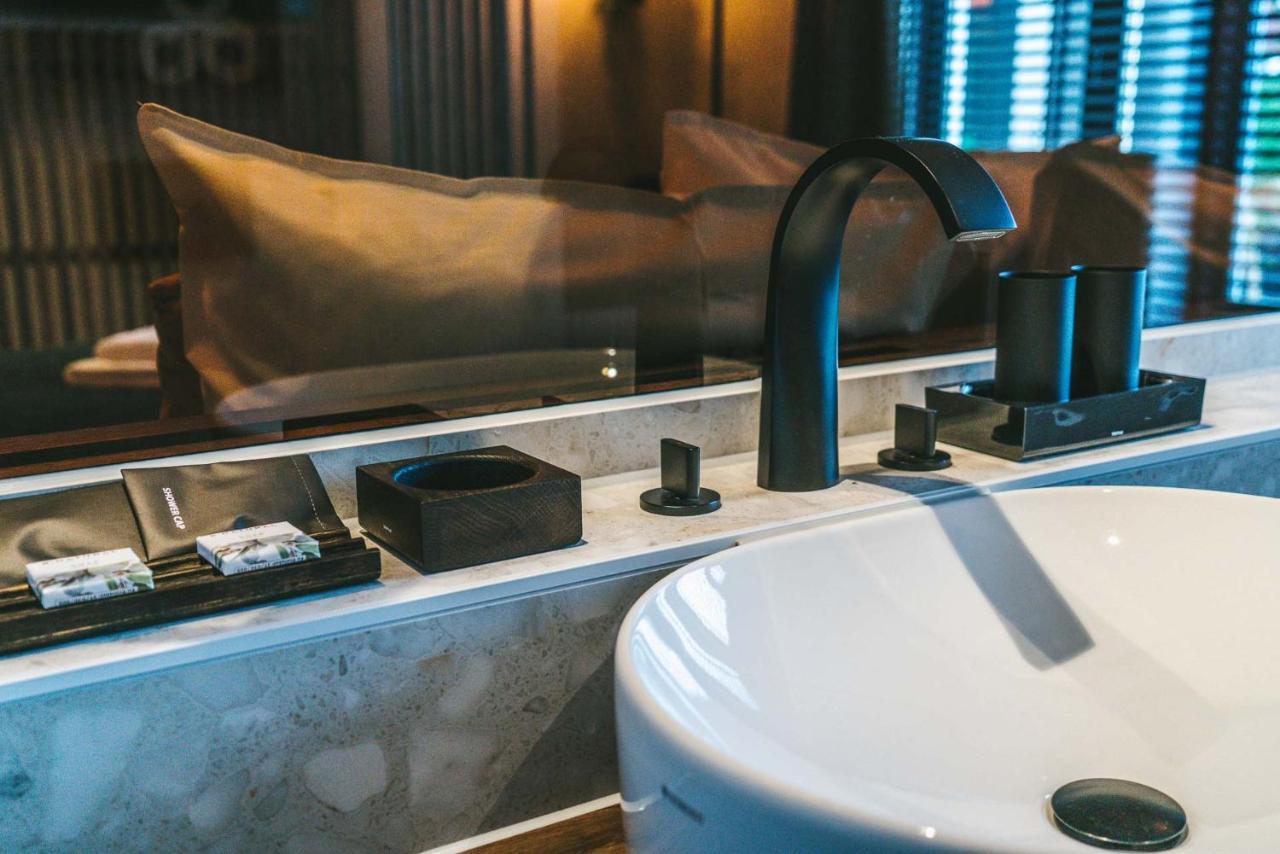Deluxe Double Room Bath,1135236190:JPEG