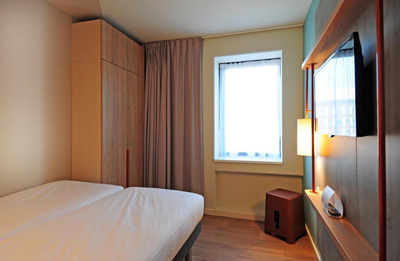 Room Two Single One Fold-Down Bed