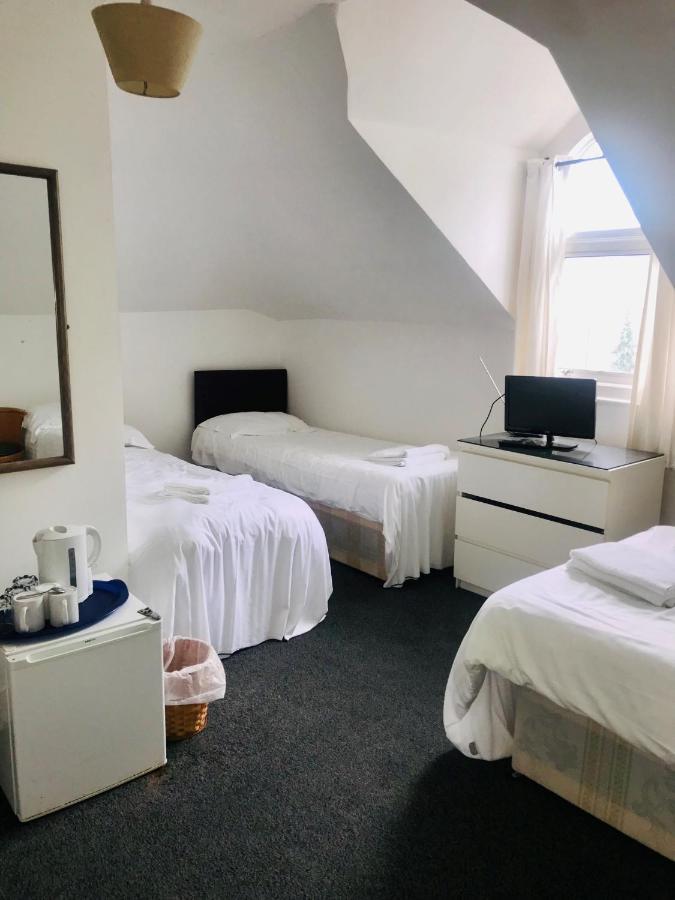Basic Driepersoonskamer met Gedeelde Badkamer