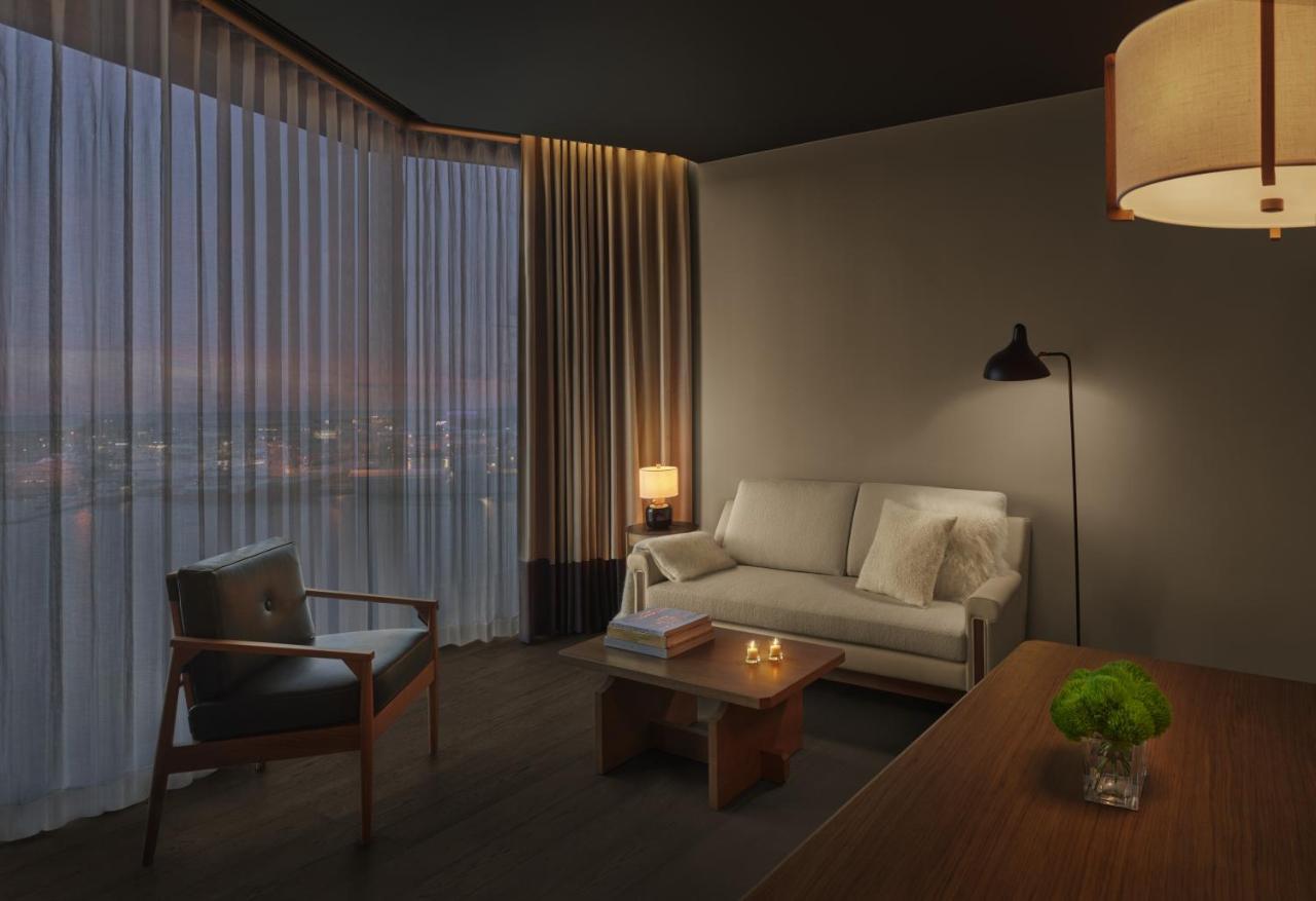One-Bedroom King Suite Harbour View
