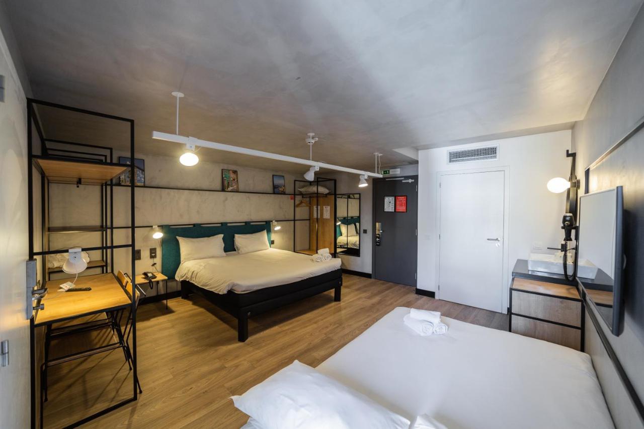 Familiekamer met Tweepersoonsbed en Slaapbank