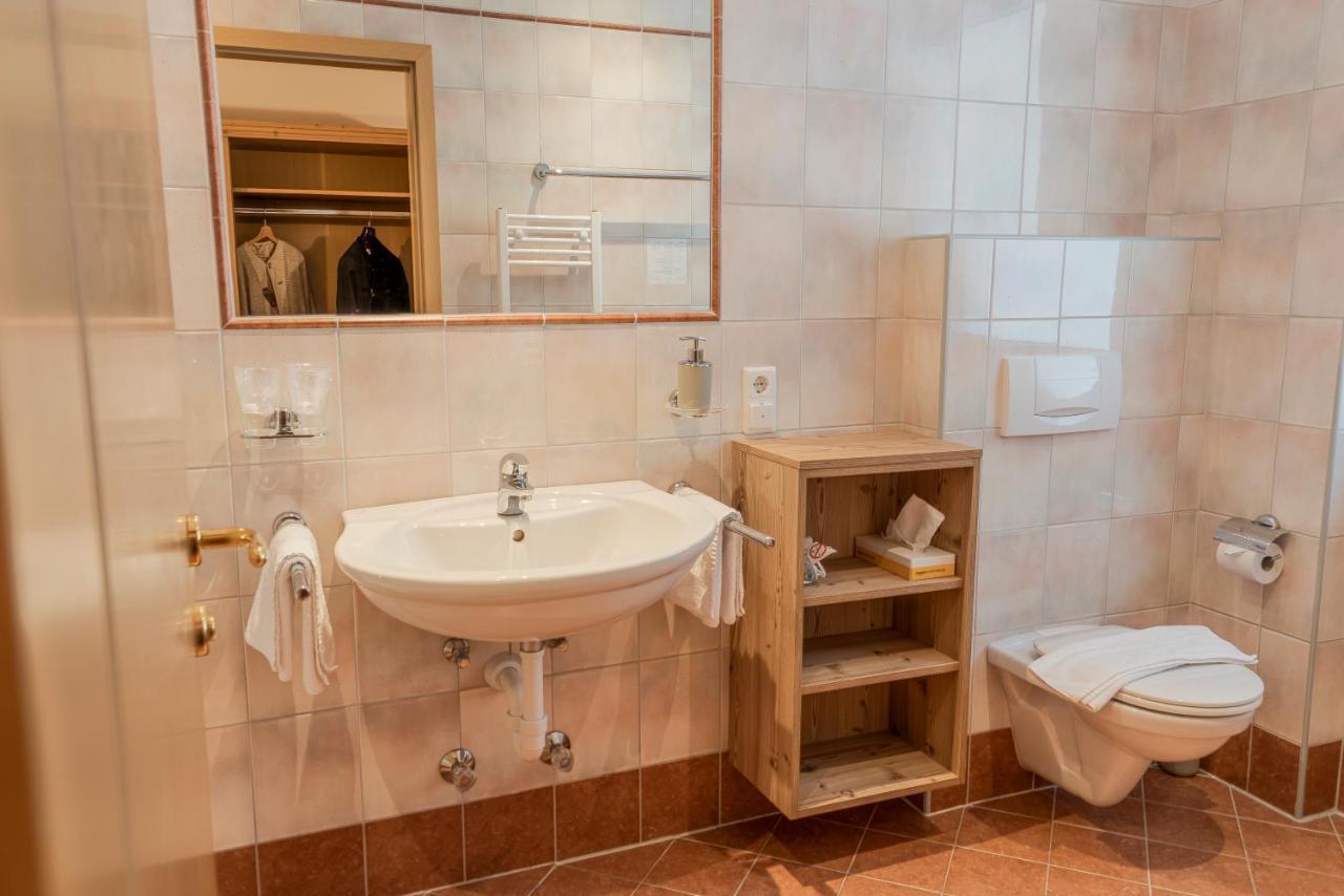 Deluxe Double Room Bath