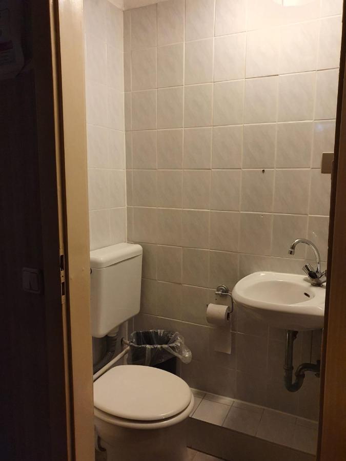 Tweepersoonskamer met een Eigen Externe Badkamer