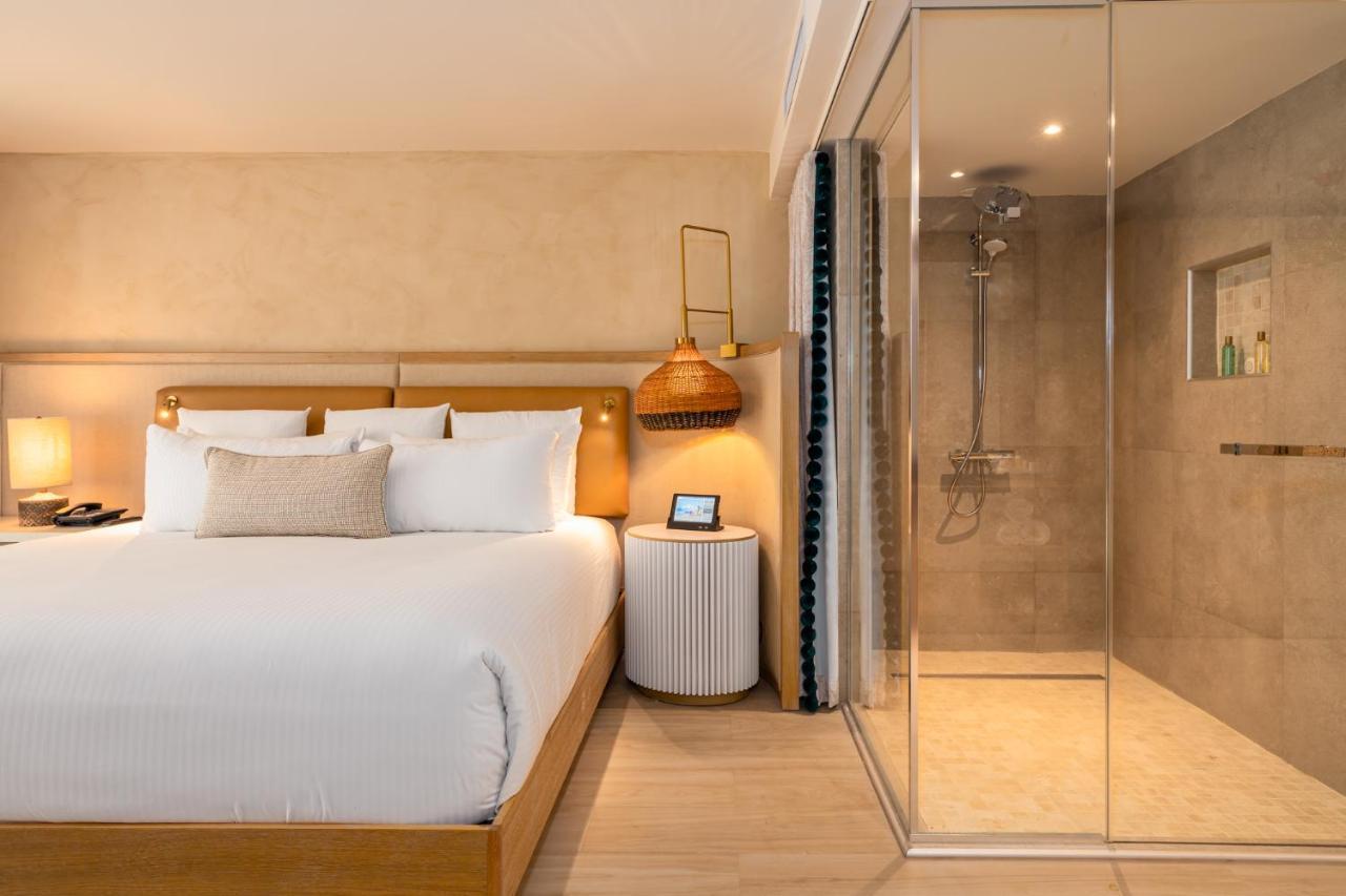 Junior Suite with Pool View King Beds,1189867951:JPEG