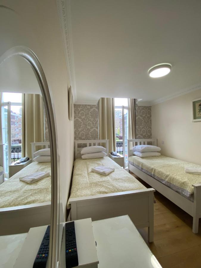 Tweepersoonskamer met 2 Aparte Bedden en Balkon