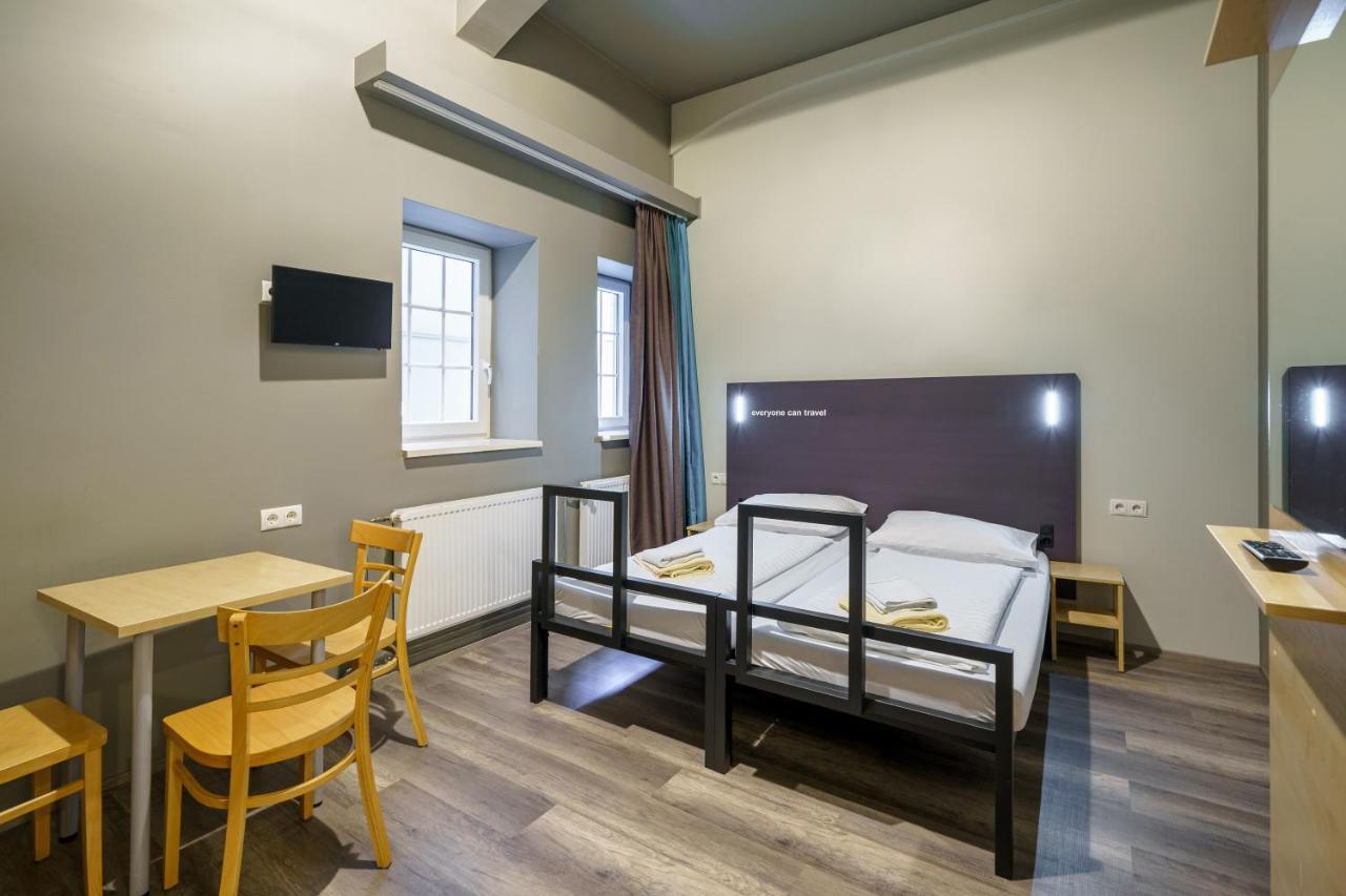 Kamer met twee aparte bedden voor eenpersoonsgebruik