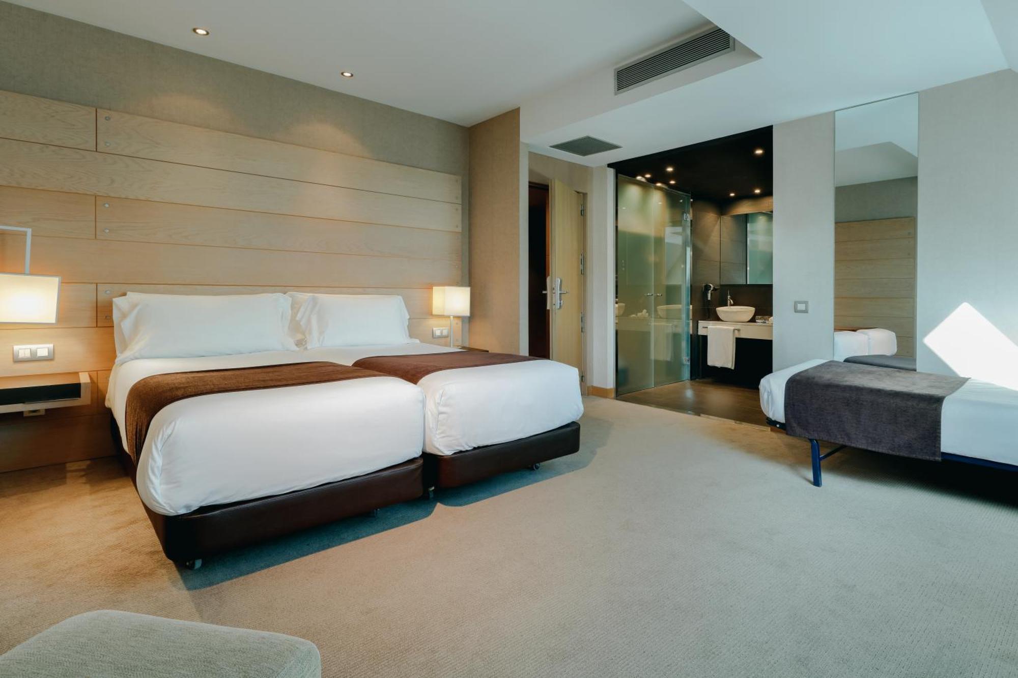 Standaard Tweepersoonskamer met 1 Tweepersoonsbed of 2 Aparte Bedden en Extra Bed