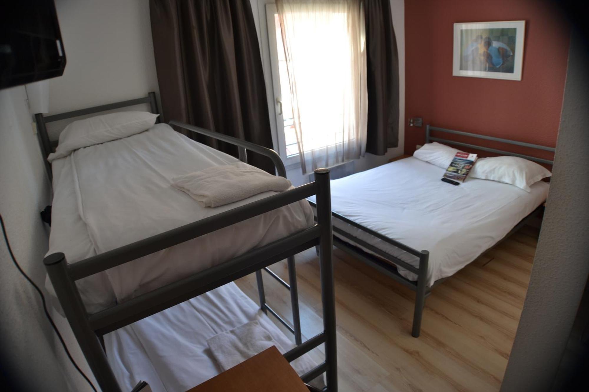 Vierpersoonskamer met 1 Tweepersoonsbed en Stapelbed voor 2 Personen