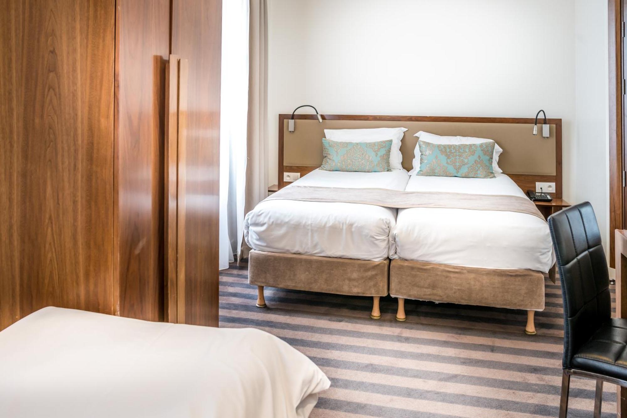 Twee Kamers naast Elkaar