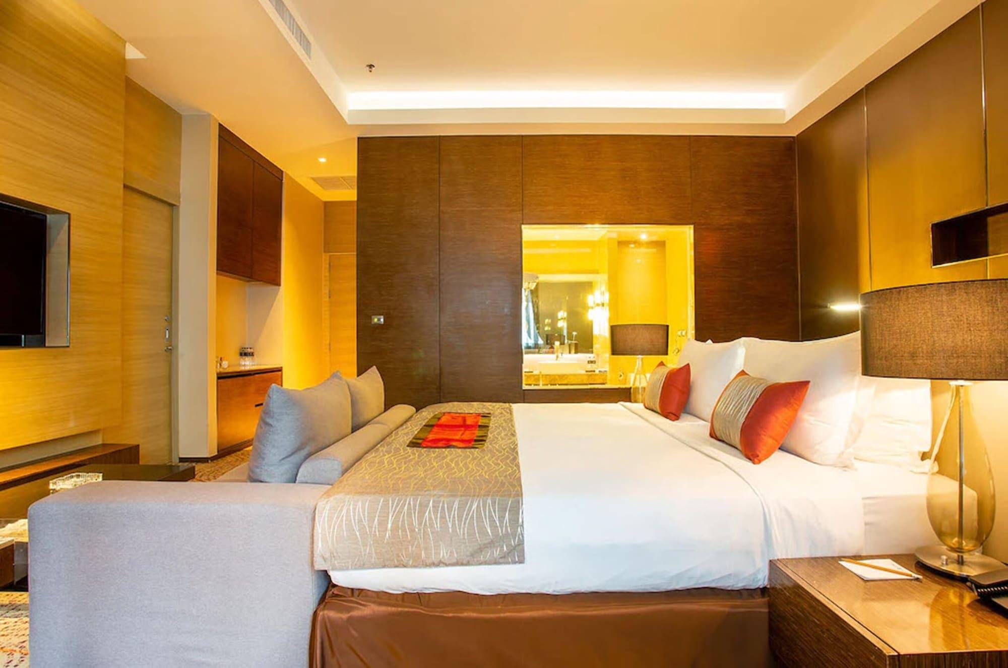 Honeymoon Suite