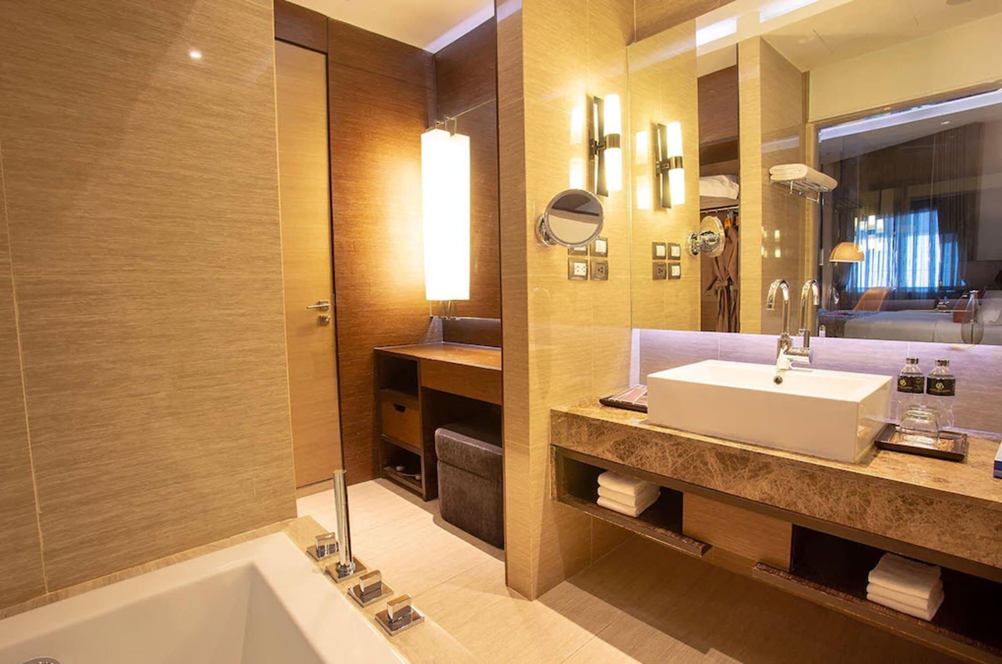 Honeymoon Suite