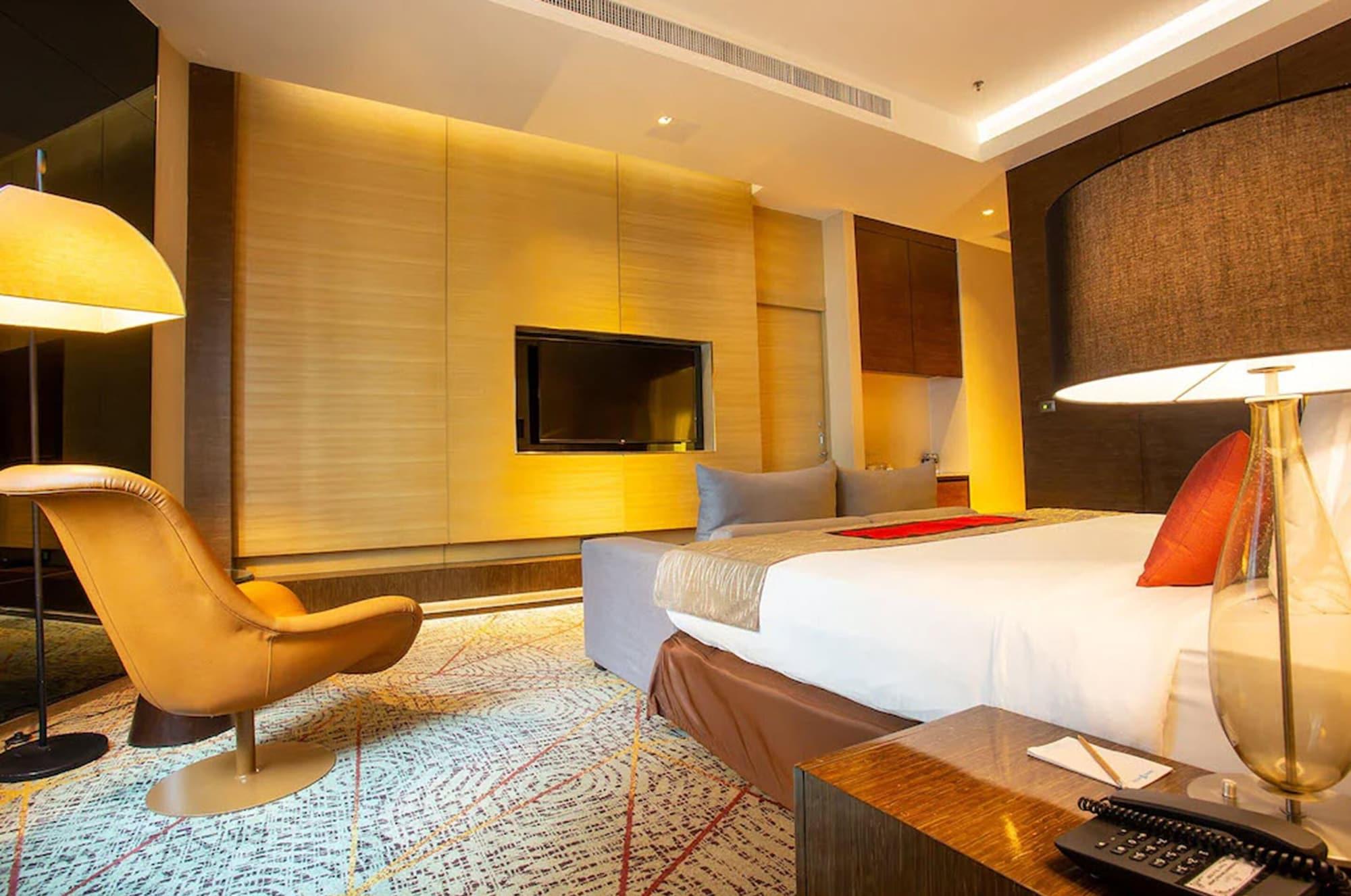Honeymoon Suite