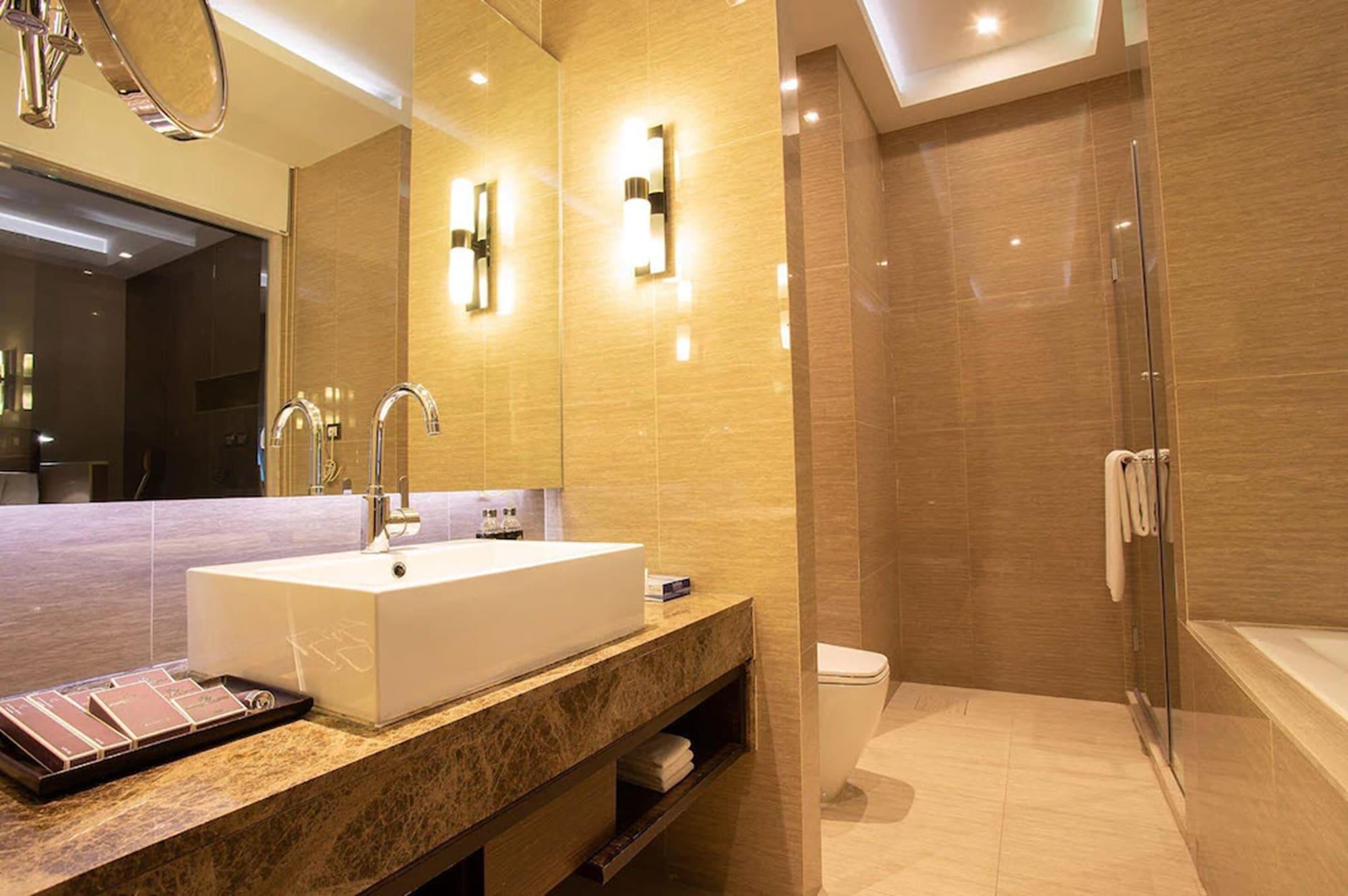Honeymoon Suite