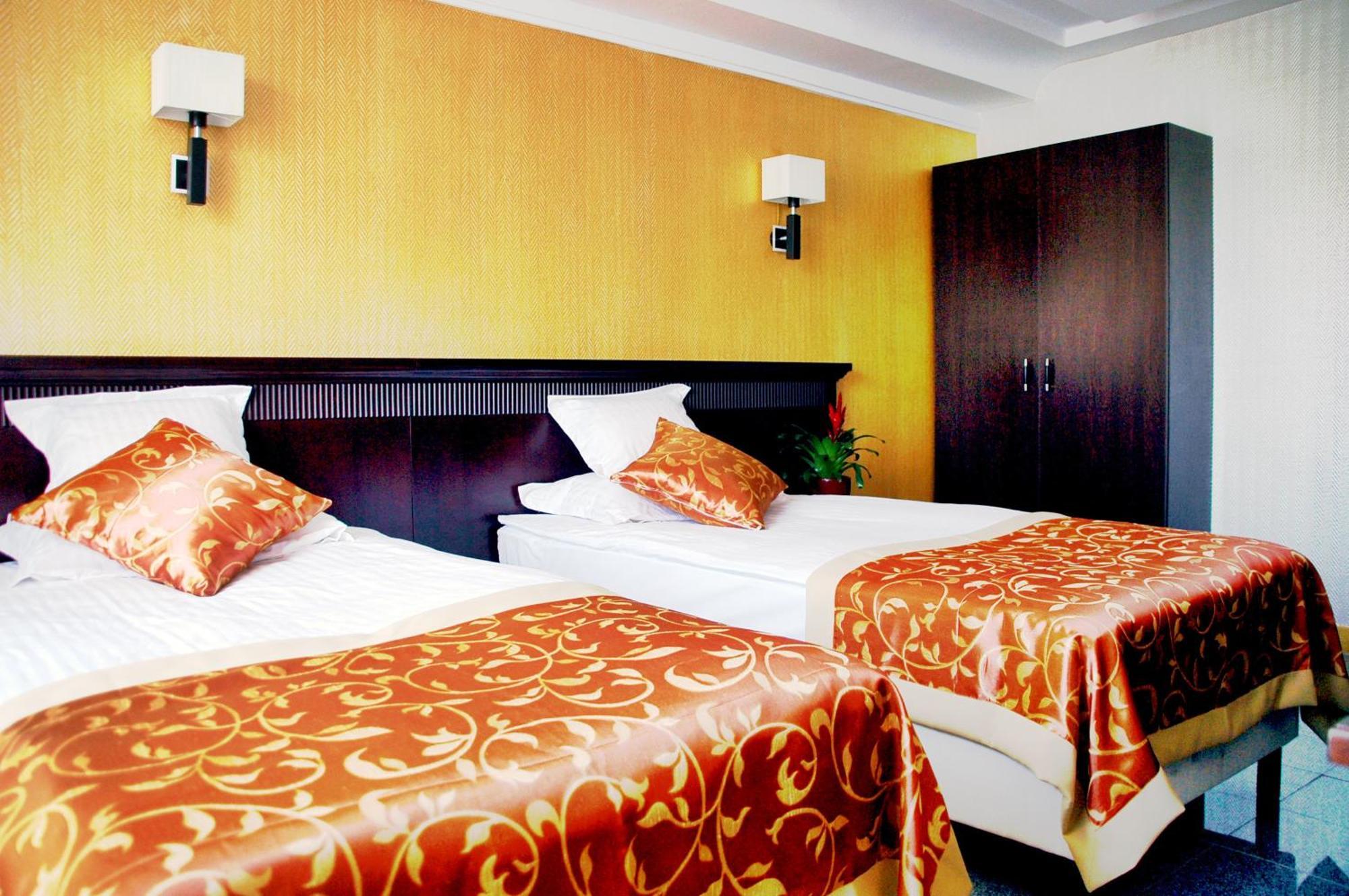 Standard Double or Twin Room,1209823120:JPEG