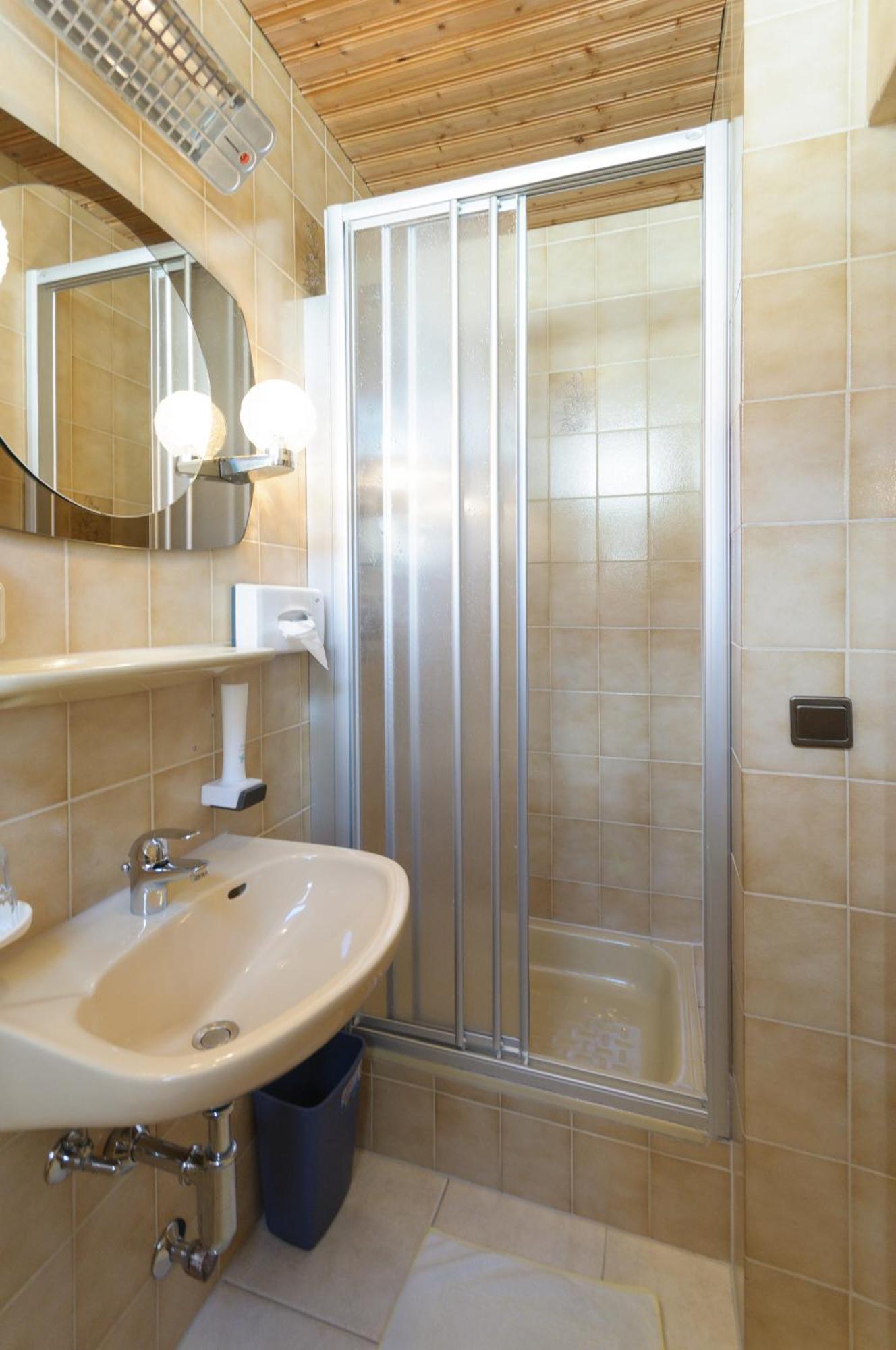 Quintuple Room