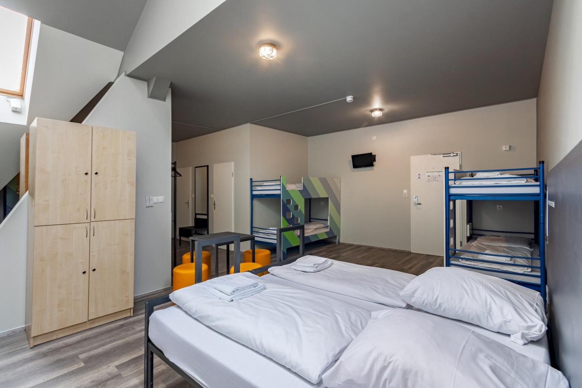 Kamer met 8 Bedden