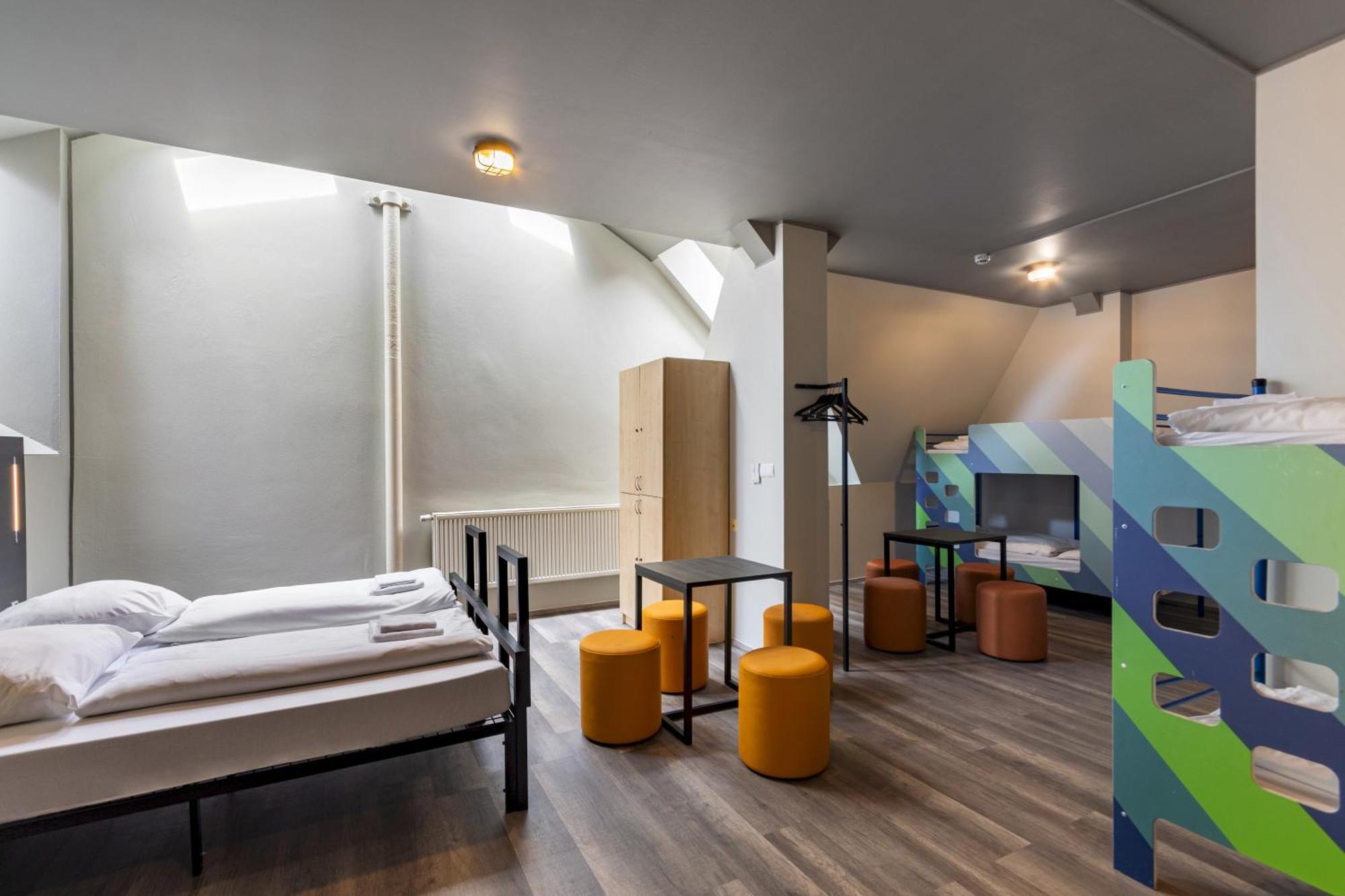 Bed in een Slaapzaal met 6 Bedden
