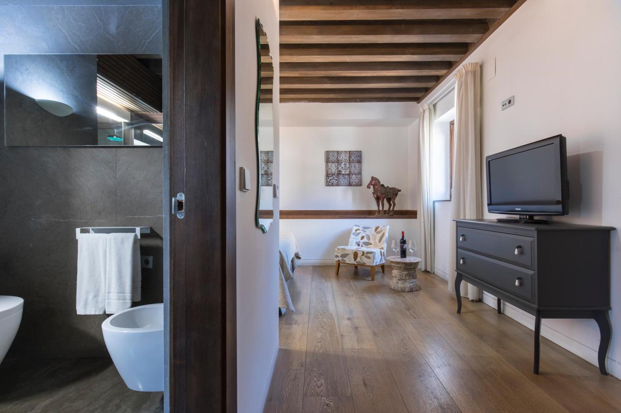 Double or Twin Room interior patio view