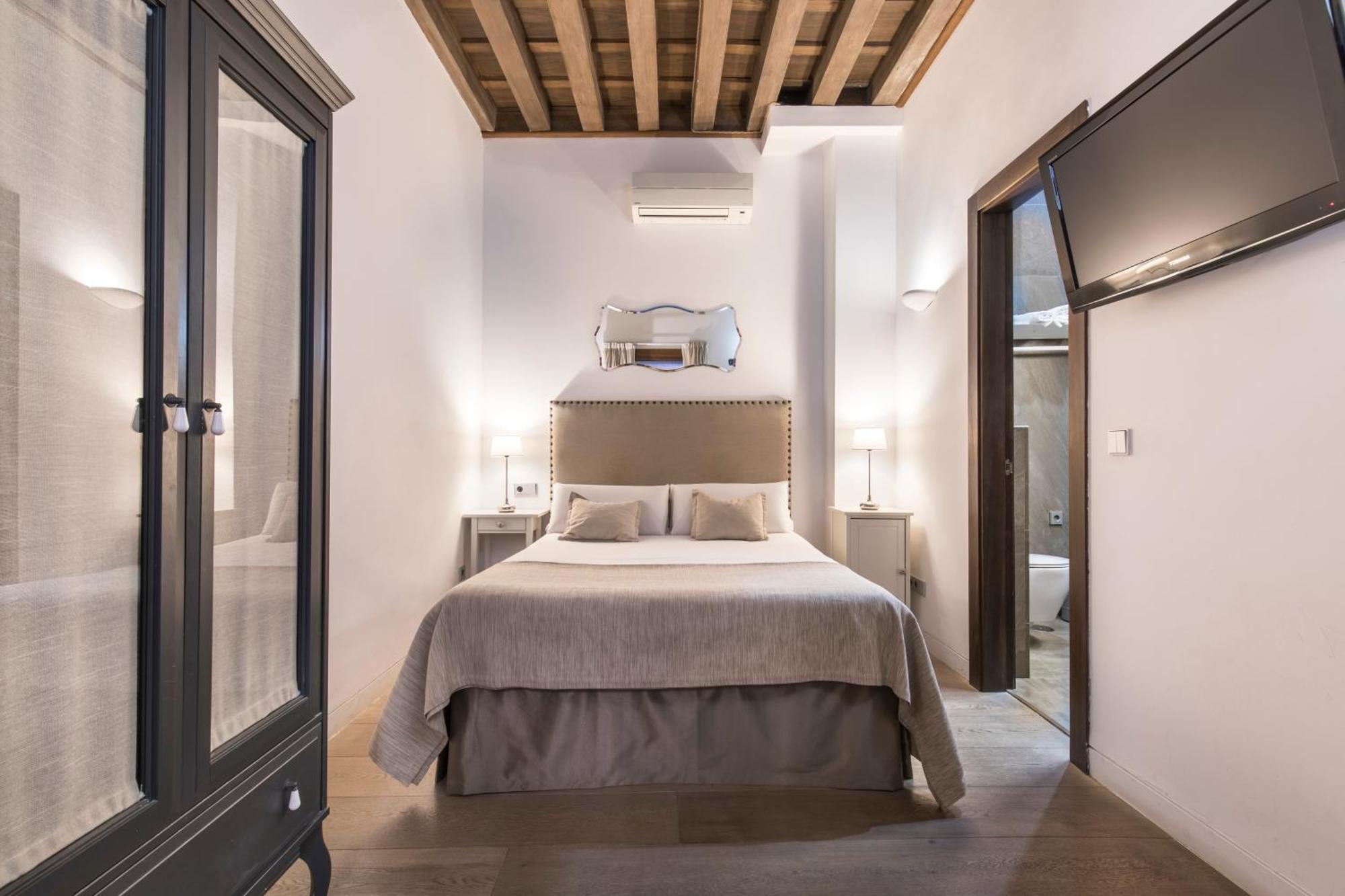 Double or Twin Room interior patio view