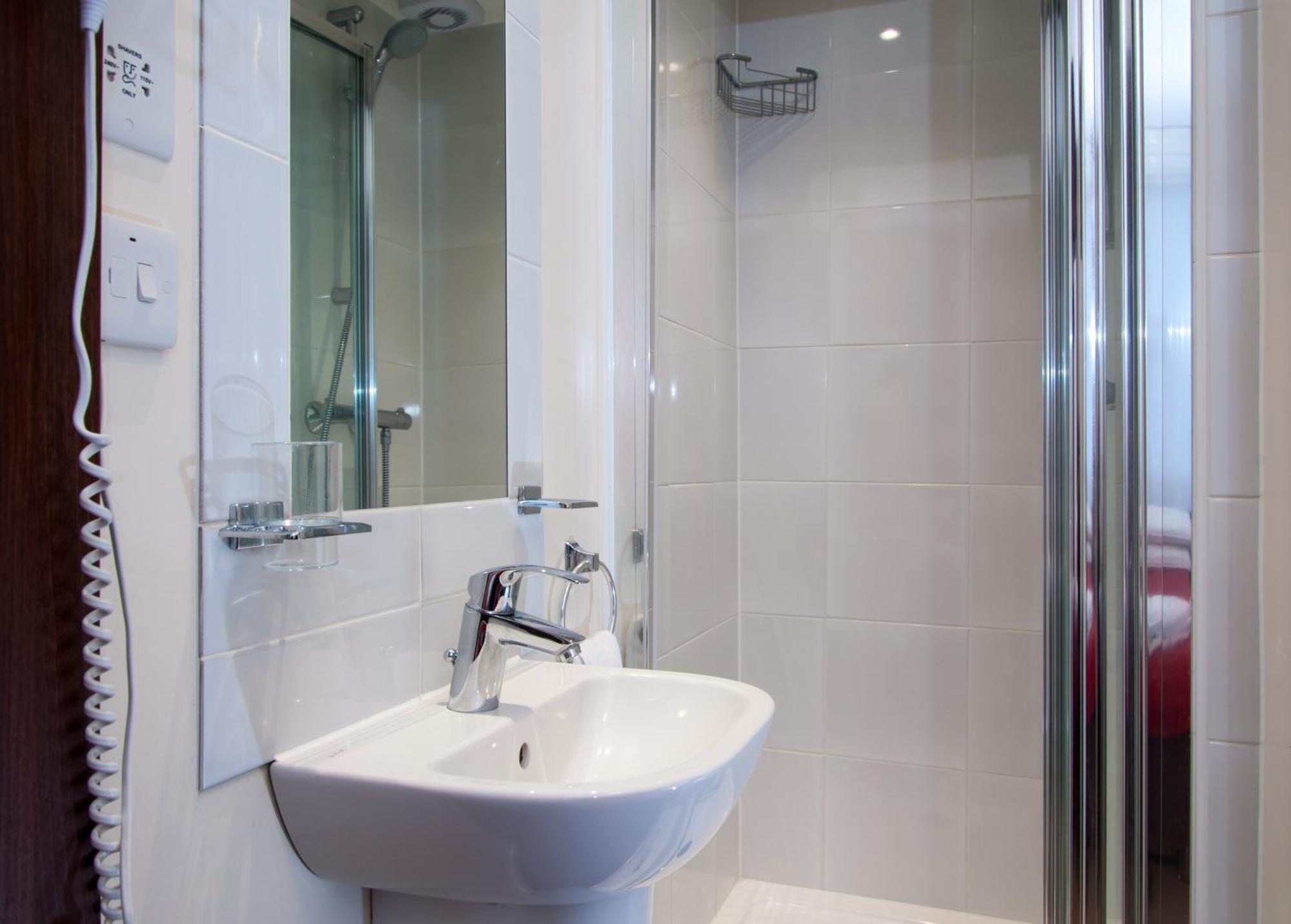 Tweepersoonskamer met Gedeeld Toilet