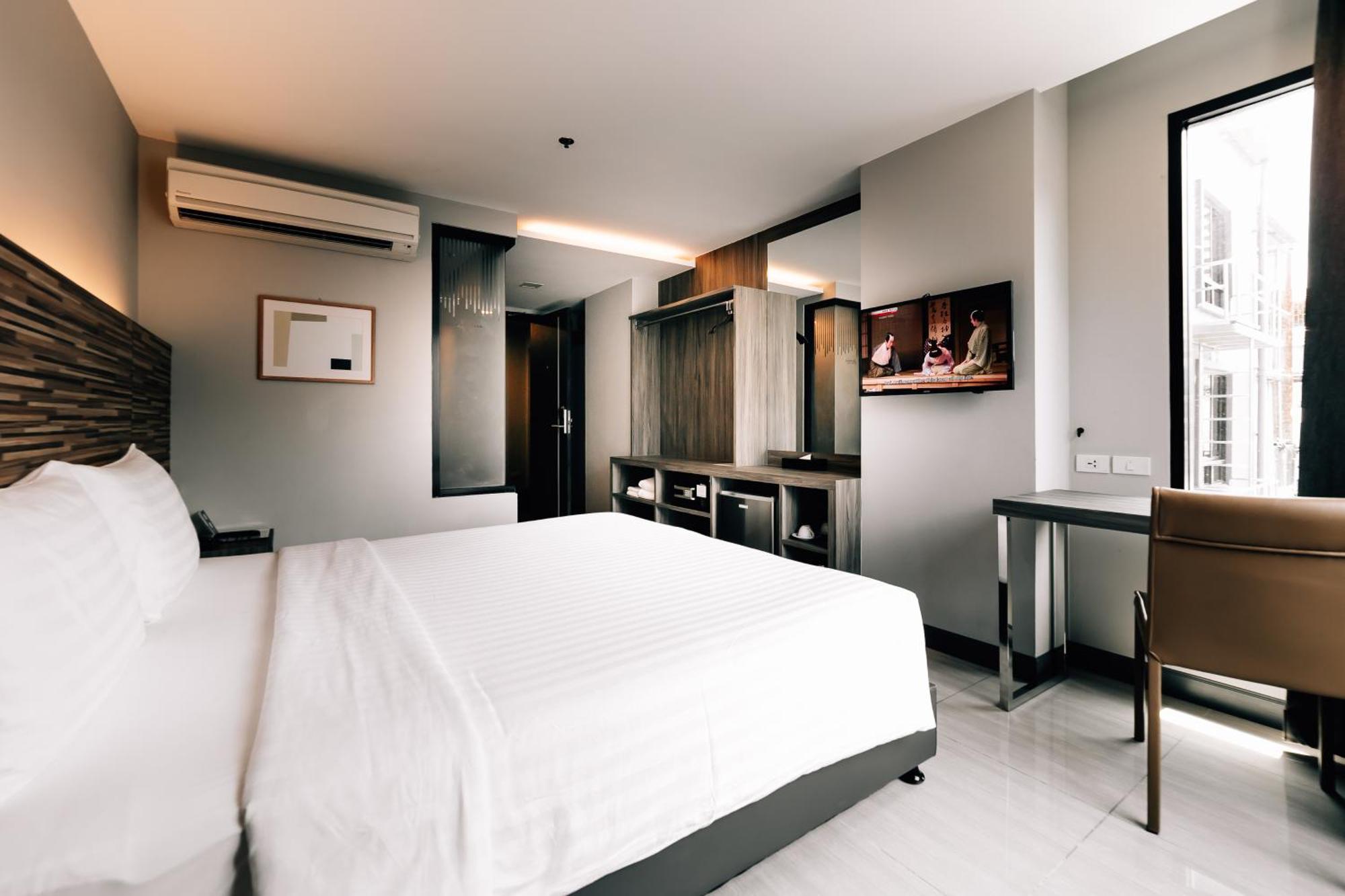 Modern Deluxe Double or Twin Room