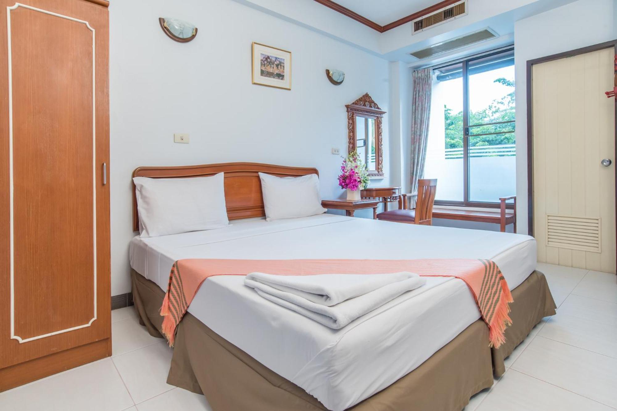 Standard Double Room Early Check at 800 AM