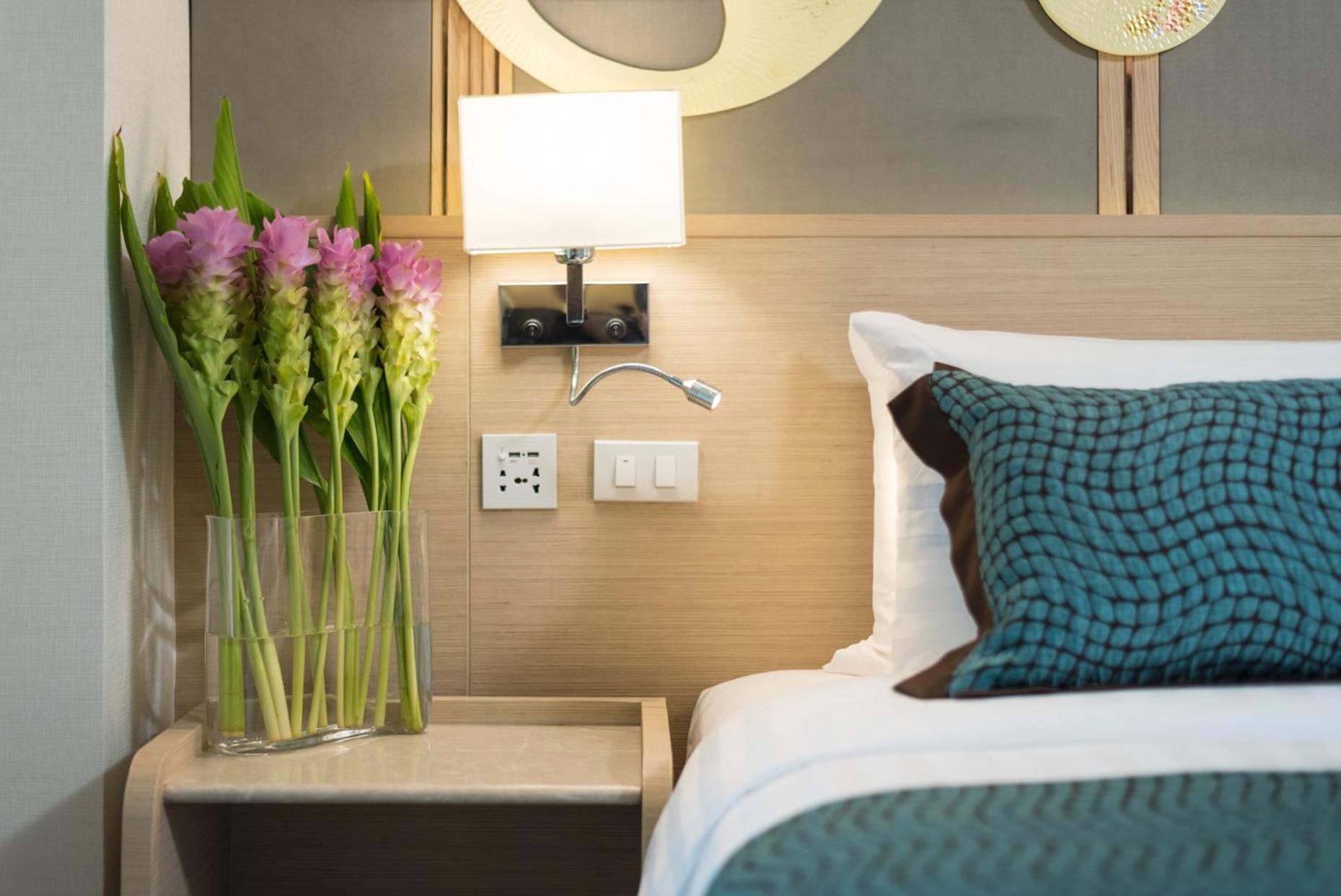 One Bedroom Suite Club Sky High Floors