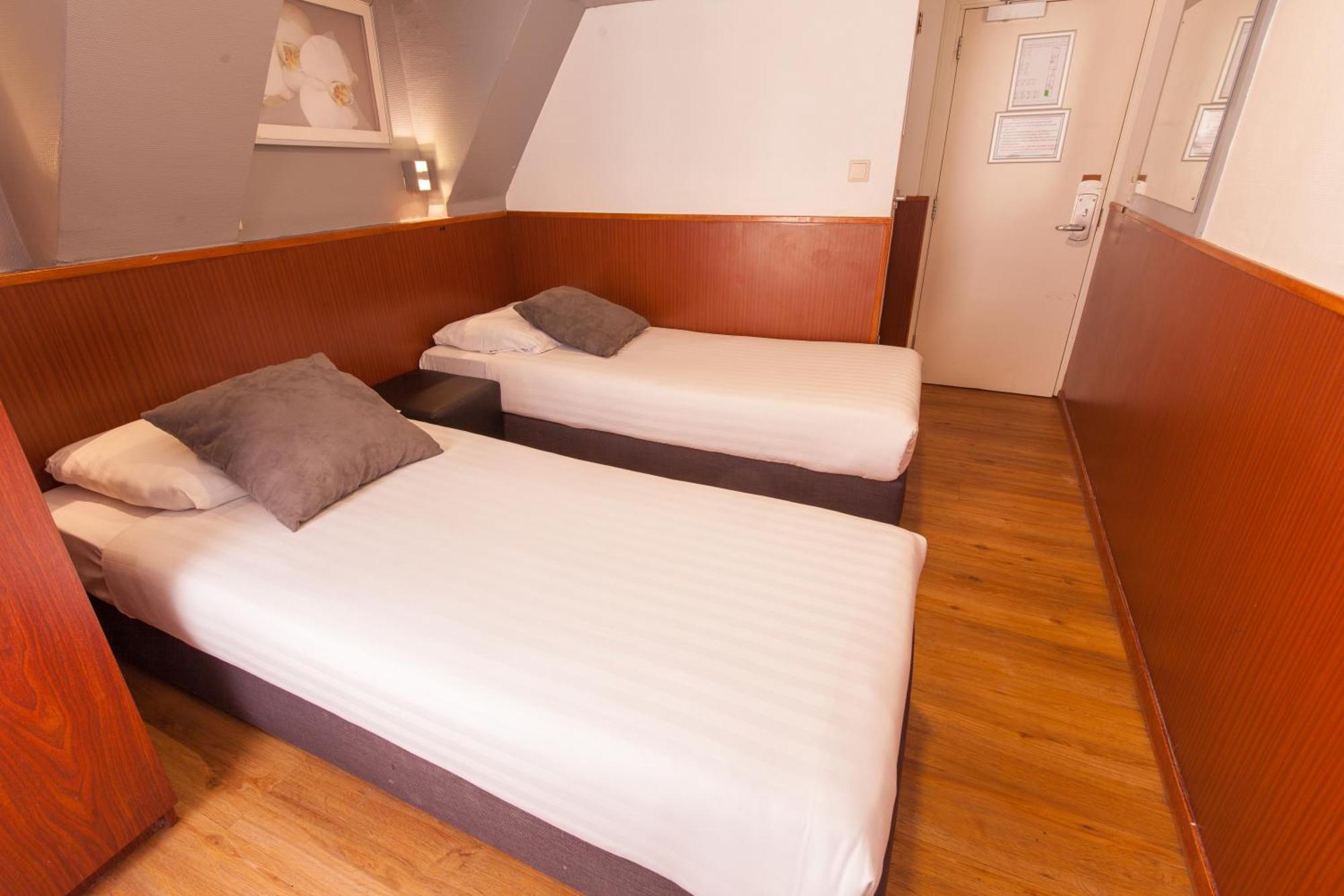 Tweepersoonskamer met 2 Aparte Bedden