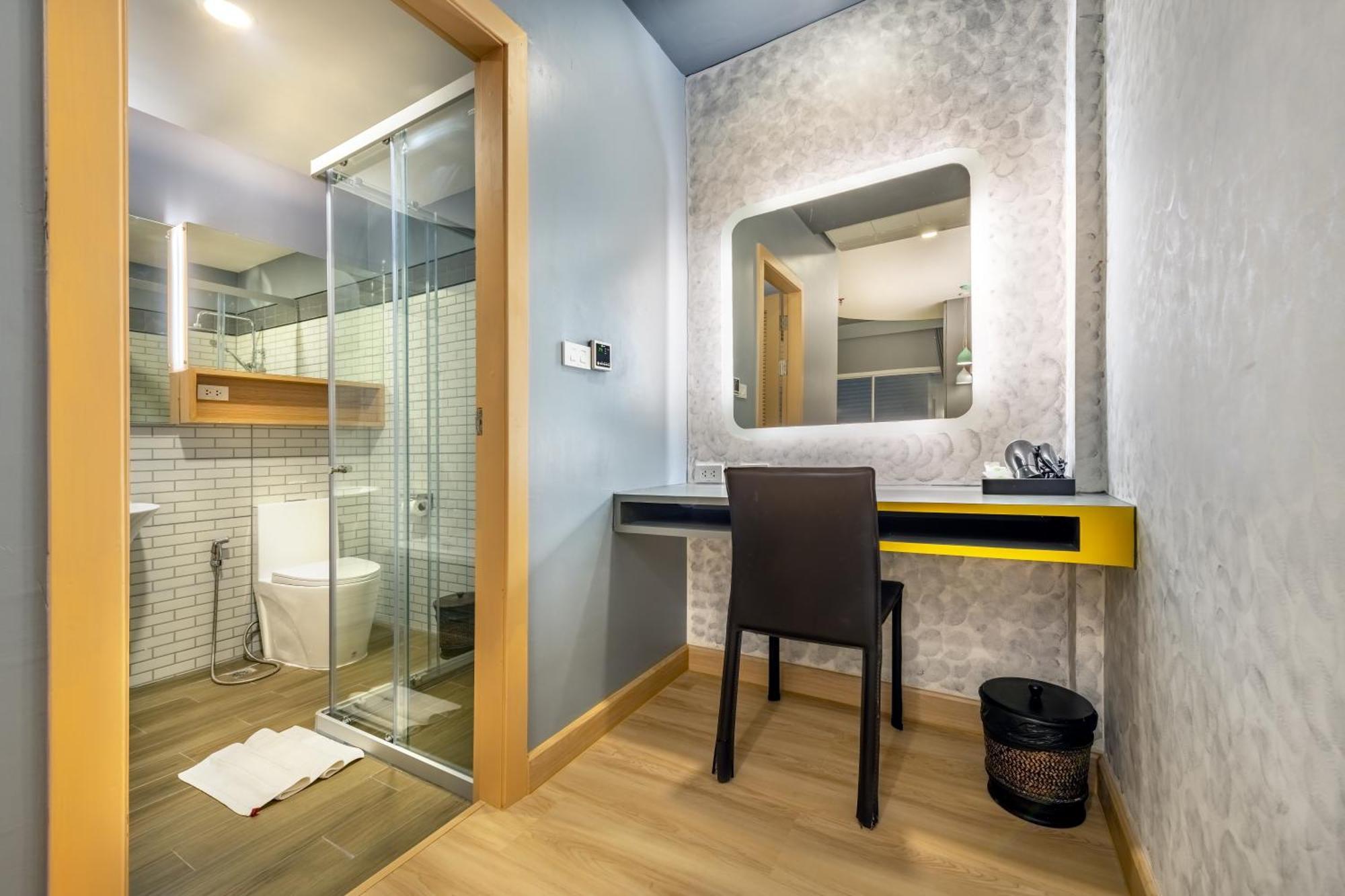 Deluxe Double Room No Window