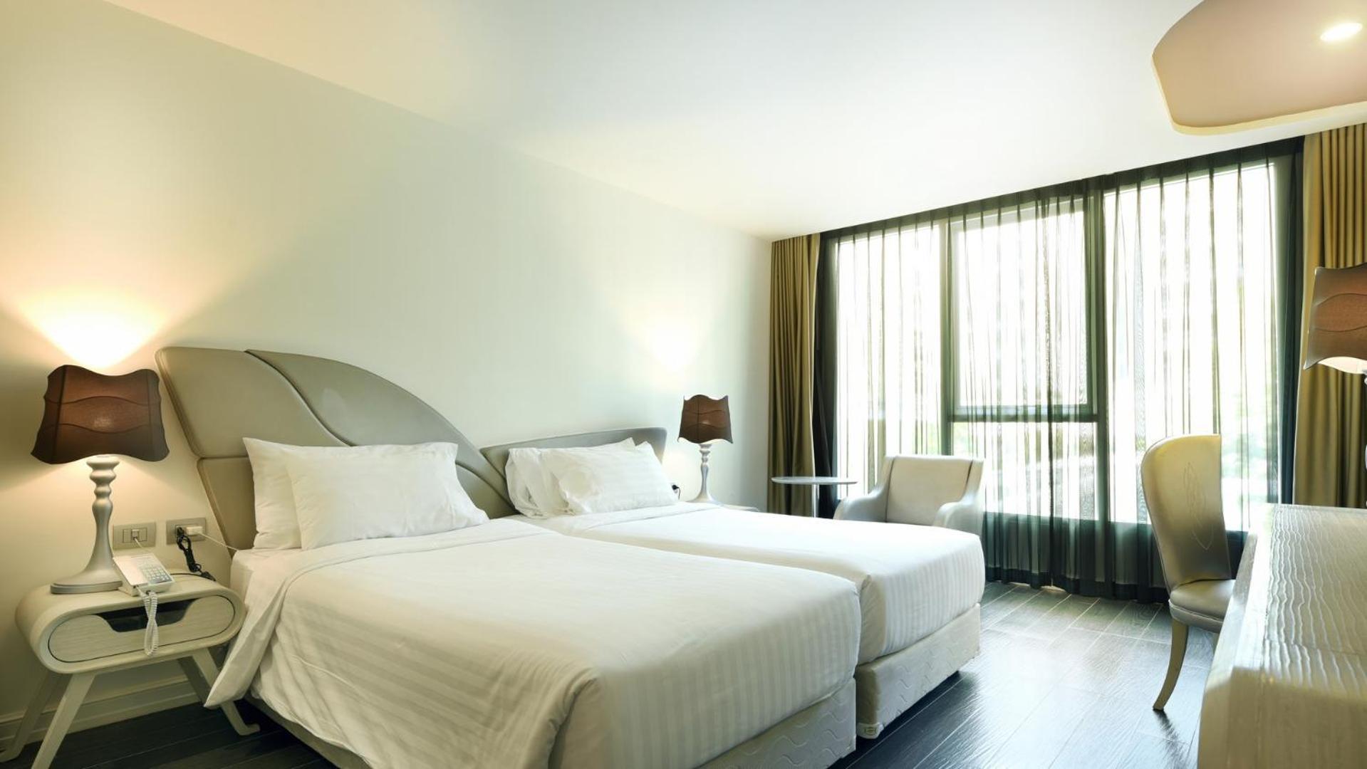 Deluxe Double or Twin Room Pool View